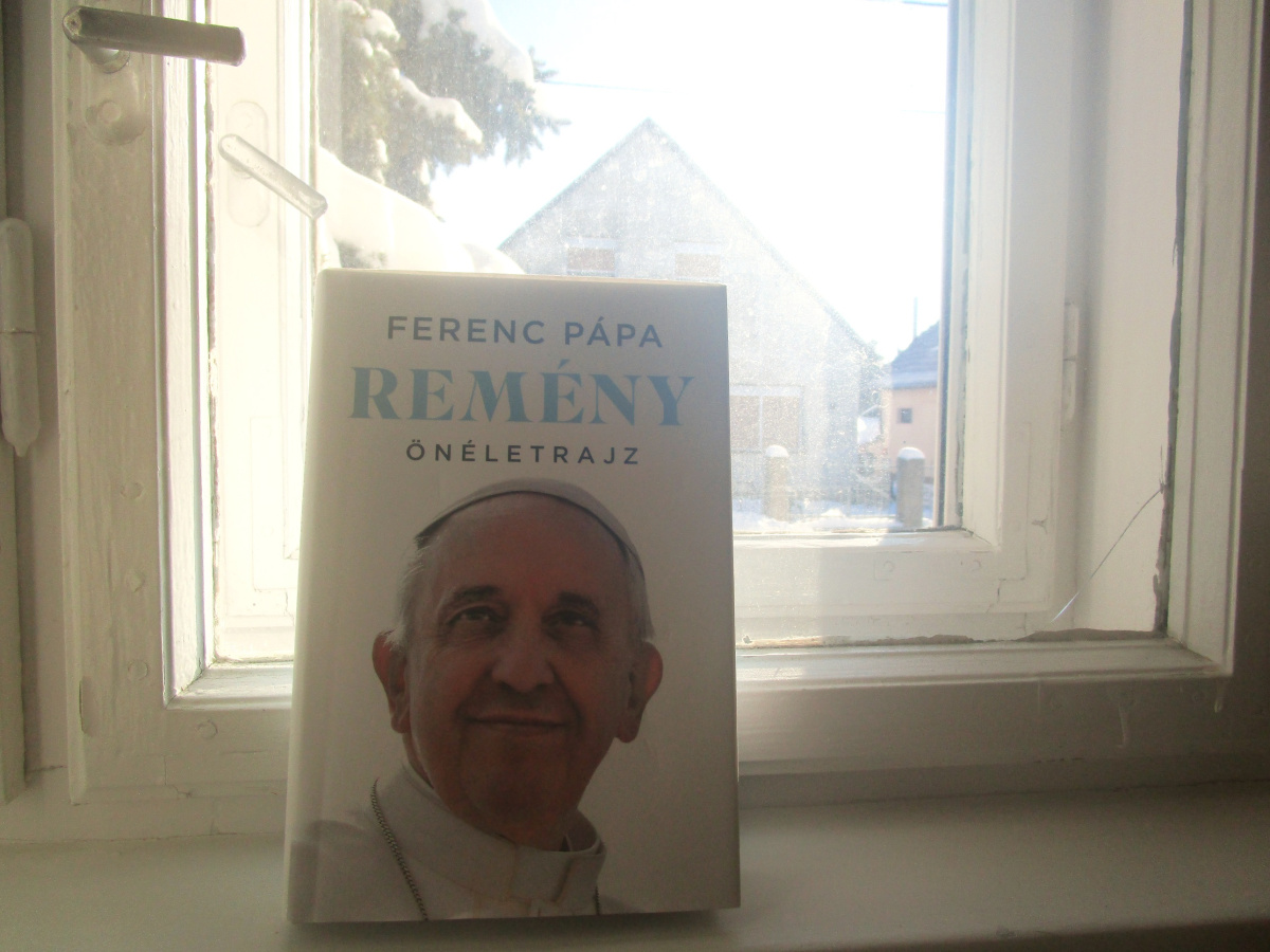 mindannyiunk-papaja-konyvajanlo-a-remenyhez